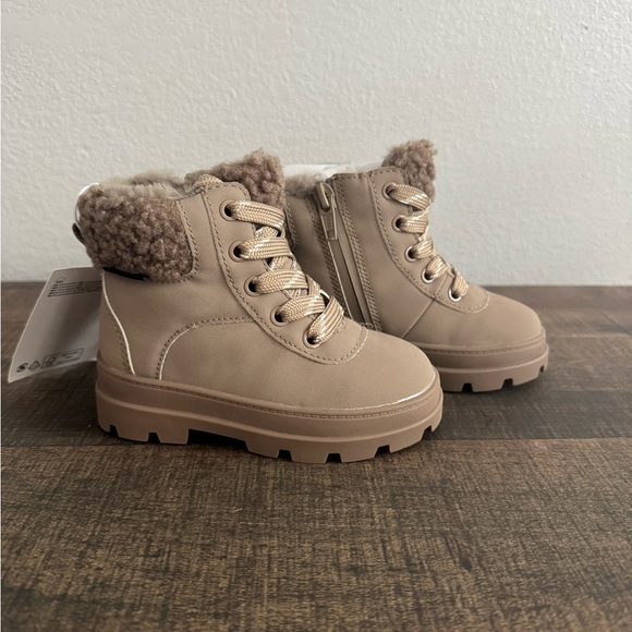 H&M Waterproof Winter Lace-up Boots with Fur Lining size US 7 - Picture 2 of 6